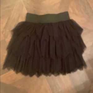 Tulle mini skirt with elastic band. Back zipper.